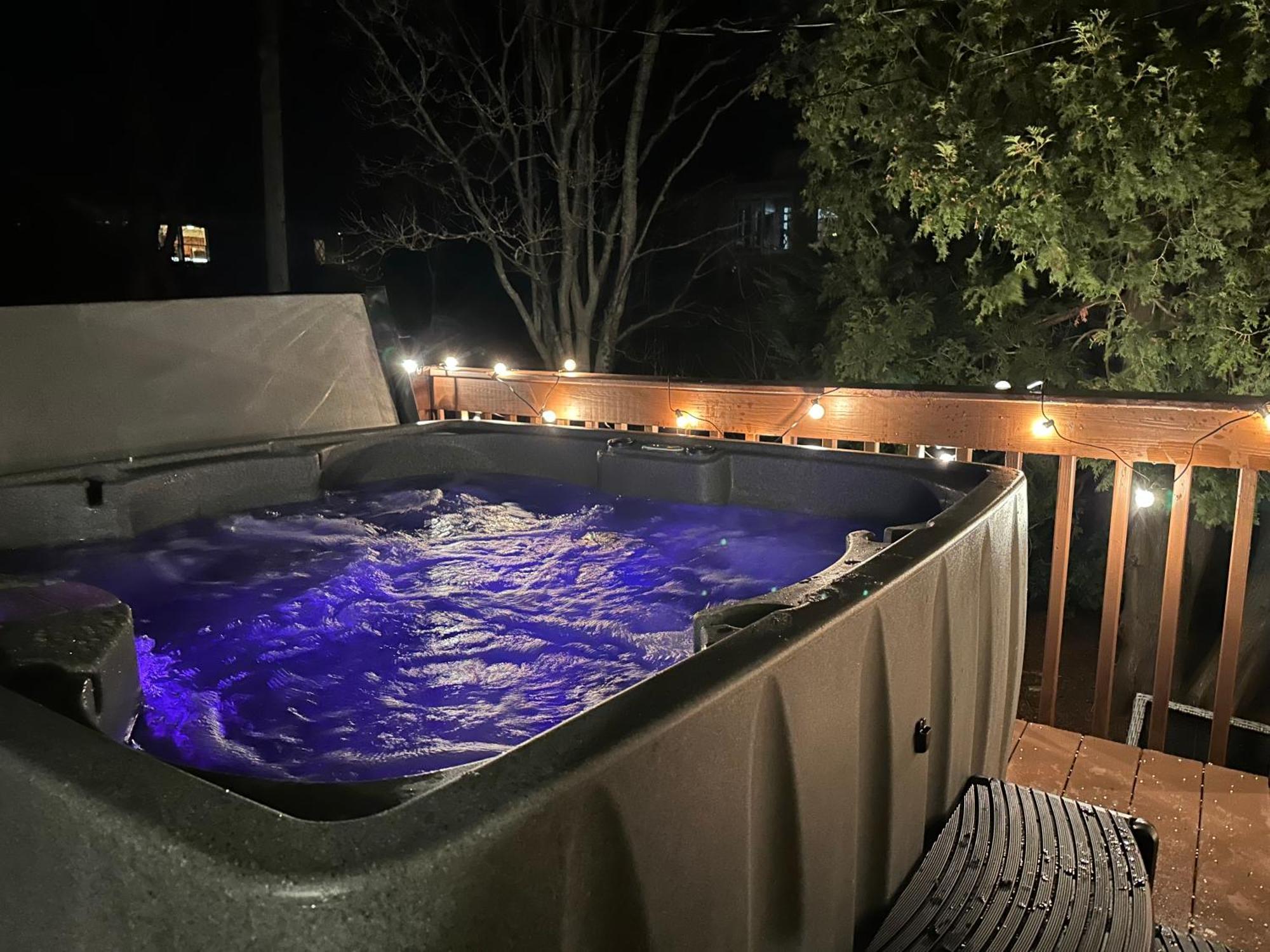 Hot Tub, Electric Bikes, Solo Stove, Projector, Smores Марблхед Экстерьер фото