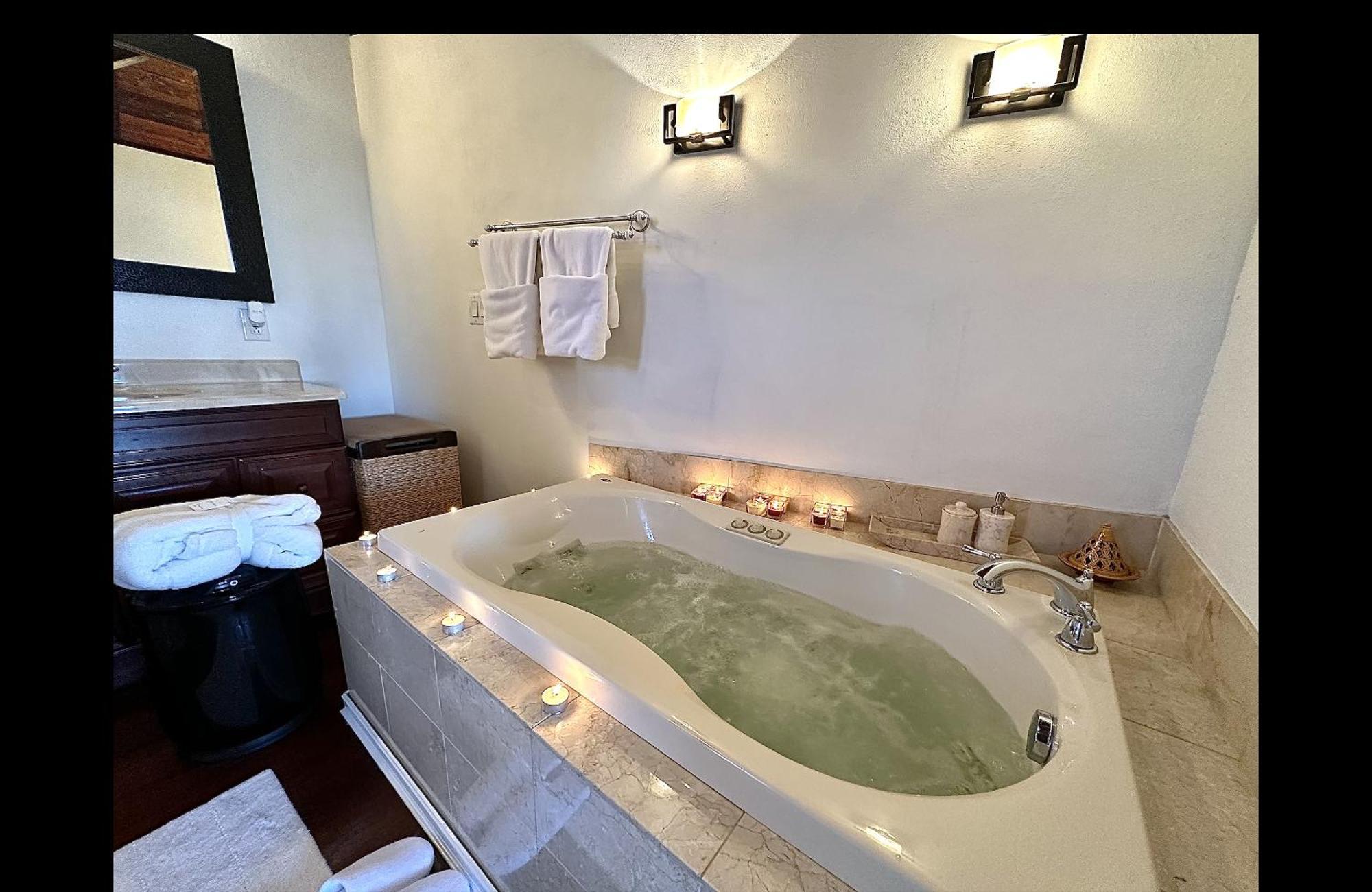 Hot Tub, Electric Bikes, Solo Stove, Projector, Smores Марблхед Экстерьер фото