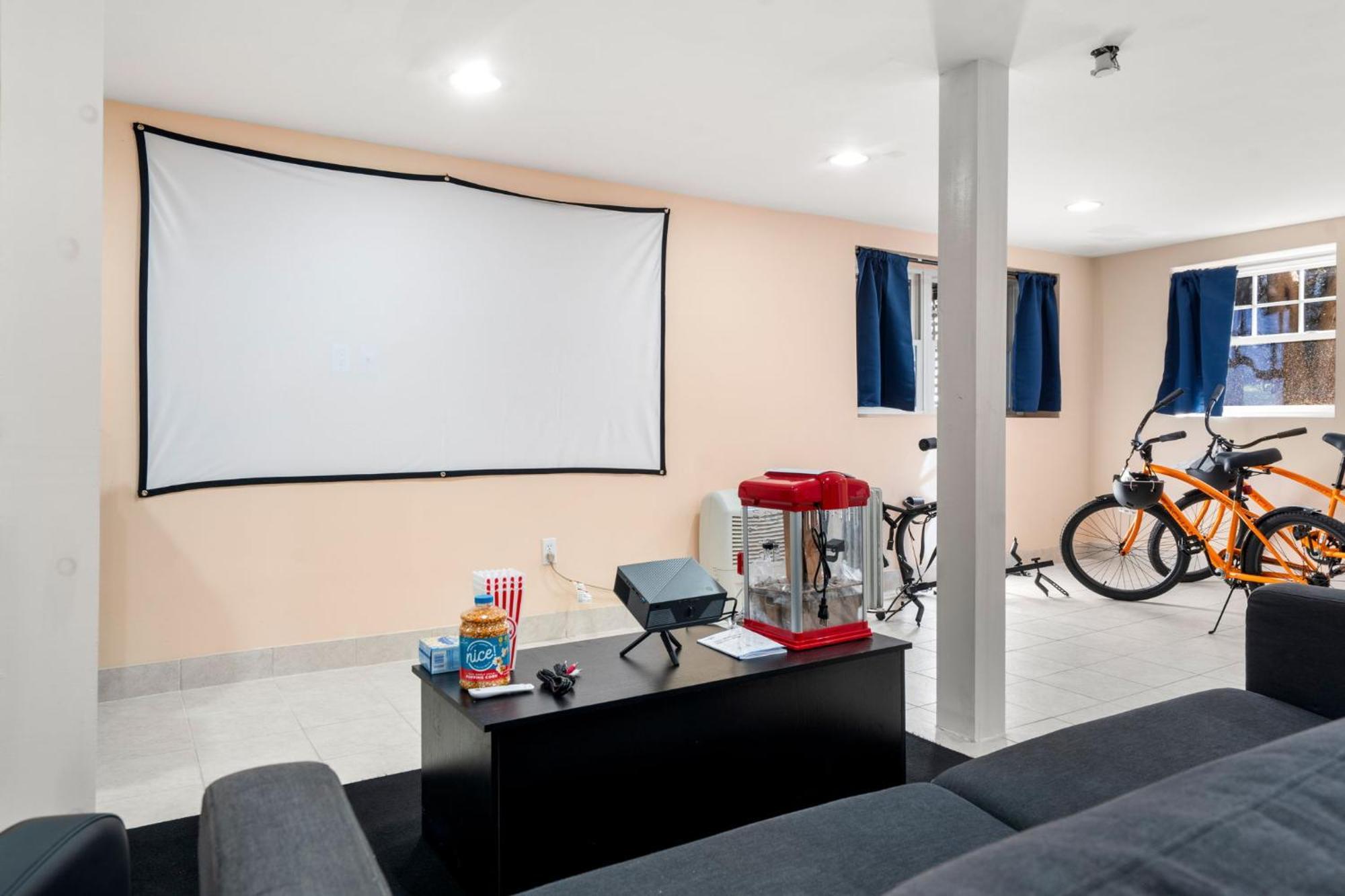 Hot Tub, Electric Bikes, Solo Stove, Projector, Smores Марблхед Экстерьер фото